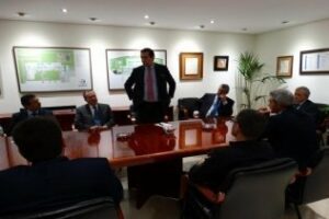 Acerinox abarata su deuda extendiendo plazos de pago y reduciendo costes