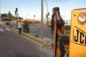 Comienza la demolición de las medianas de la avenida Pérez Arriete