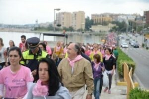 Cerca de un millar de personas participaron en la V Marcha Solidaria contra el Cáncer de Mama