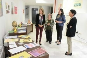 Se inaugura la exposición del IES Las Palomas sobre visitas Conjuntas al Edificio Pérez Villalta