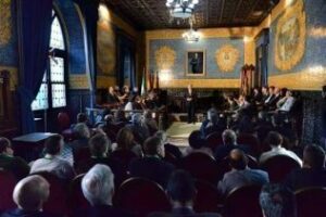 Salvador Andrades deleita con piezas de Paco de Lucía a una delegación de ANEPMA