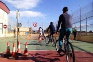 La Policía Local lleva sus actividades de educación vial al centro de menores de Marchenilla