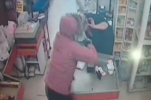 Buscan al autor de un atraco a punta de pistola en un supermercado Saavedra de La Línea