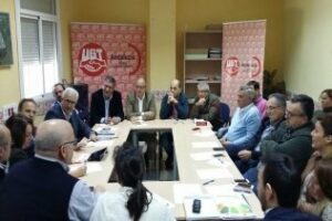 Psoe y sindicatos estudian estrategias para combatir el paro en la comarca