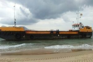 Un barco "a punto de encallar" en el Rinconcillo