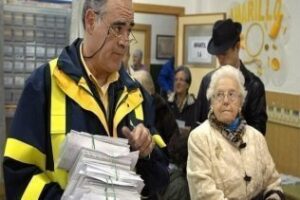 Casi 700.000 ciudadanos han enviado ya su voto por correo para el 20D