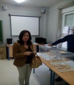 Isabel María Meléndez de UPYD vota en Getares