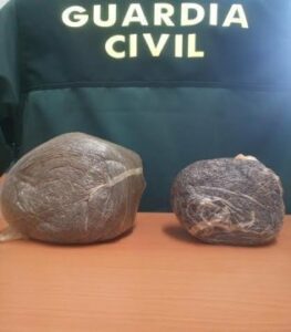 Detenida una persona que llevaba en su vehículo un kilo y medio de hachís