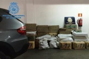 El alijo de ayer de la Policía Nacional alcanza las dos toneladas y media de hachís