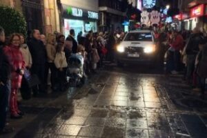 El mal tiempo no puede con la cabalgata de los Reyes Magos