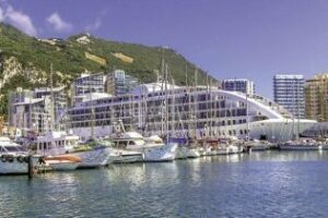 Las escalas de superyates en el Peñón aumentaron en torno al 60 % en 2015