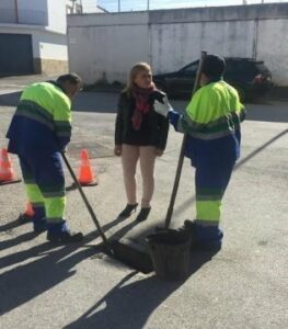 Pajares supervisa la limpieza de imbornales en Los Pastores