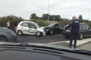 Un accidente frontal en la A-7 a la altura de Palmones causa retenciones (14.00 h)