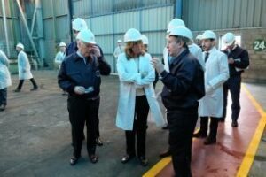 La presidenta de la Junta muestra su apoyo a Acerinox