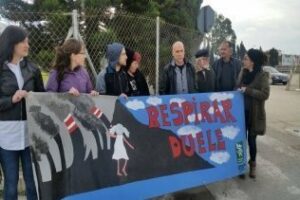 Susana Díaz entra por la puerta de atrás de Acerinox para evitar a los ecologistas