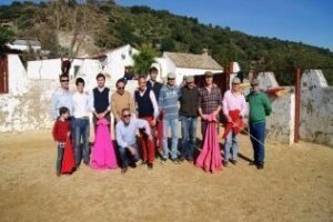 La Asociación Aficionados Prácticos Taurinos Algeciras en un tentadero de Herederos de D. Pedro Fernández