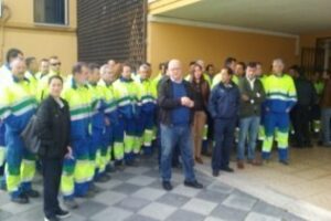 Emalgesa ejecuta trabajos para evitar inundaciones en la Plaza Álvarez Quintero