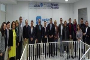 Vivas, Sanz y Landaluce se reúnen con los populares algecireños