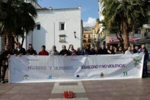 El equipo de gobierno se suma a la concentración contra la violencia de género