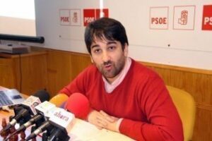 "El cierre de Zara tiene que provocar la defensa del centro comercial local": Duque