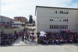 La paz sobrevuela el IES Saladillo