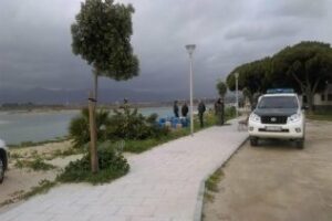 Intervenidos 1.590 kilos de hachís en una neumática varada en la desembocadura del Palmones