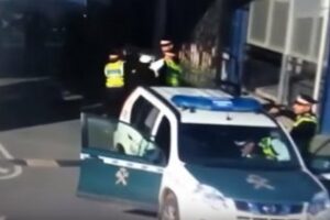 Detenido al tratar de cruzar la frontera de Gibraltar con un coche robado de la Guardia Civil (VIDEO)