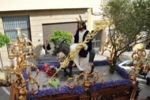 El Ayuntamiento invita a la población a engalanar sus viviendas de cara a la Semana Santa