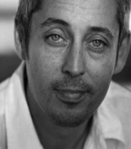 Ricky Dávila en el Claustro del Palacio Provincial