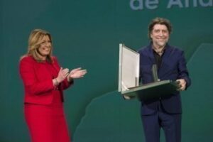 Díaz reclama la Algeciras-Bobadilla durante el discurso institucional del Día de Andalucía