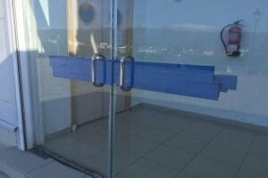 EL PSOE lamenta el cierre de la piscina cubierta municipal de Los Barrios