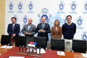 El alcalde presenta las XXIV Jornadas Culturales del colegio Los Pinos