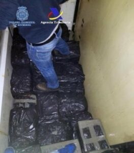 Veinte detenidos, entre ellos 3 guardias civiles, con 5 toneladas de hachís