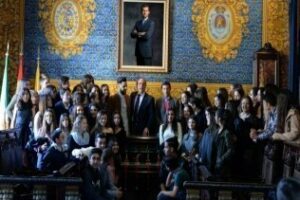 Landaluce recibe a los integrantes de la academia Stylo urbano" que han ganado el Campeonato de España de Danzas Urbanas