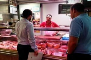 Apymeal y la Asociación Casco Histórico colaborarán en revitalizar las calles comerciales del Mercado