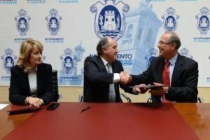 Alcalde y CEPSA firman un convenio para el patrocinio de Palma de Plata y Cine Fantástiko