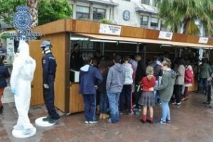 La Policía Nacional participó en Diverciencia con agentes de la unidad científica