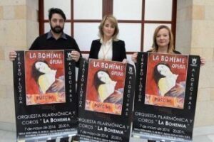 Pintor presenta la puesta en escena de la ópera La Boheme" en el Florida