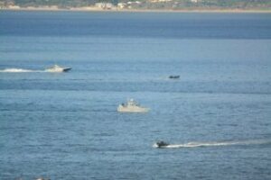 La Royal Navy lanzó vengalas de advertencia contra la Guardia Civil