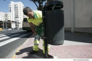 La Voz de Algeciras denuncia falta de papeleras