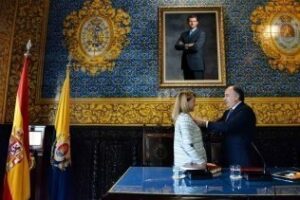 Visita e insignia de la ciudad a la secretaria de Estado de Igualdad y Servicios Sociales, Susana Camarero