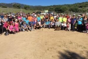 El buen tiempo logra reunir a 200 senderistas