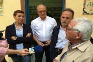 De la Encina y Araujo explican a os vecinos de La Piñera la inversión dela Junta