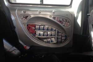 Intervienen en Tarifa 589 cajetillas de tabaco de contrabando en el doble fondo