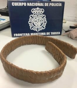 Detenido un viajero en Tarifa con un cinturón de drogas