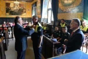 Insignia de la ciudad a los Policías locales con 30 años de servicio