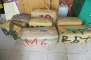 La Guardia Civil detiene al conductor de un turismo que transportaba 173 kilos de hachís