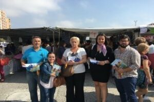 Los populares presentan sus propuestas en el mercadillo de la ciudad