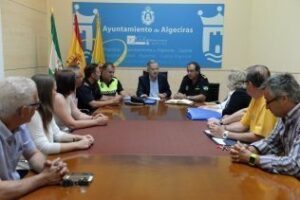 Muñoz Madrid se reúne con las asociaciones de vecinos del entorno del Parque Feria para analizar los dispositivos de seguridad y tráfico