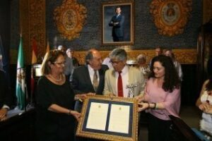 El alcalde entrega a Diego Castañeda la distinción Especial de Pura Cepa 2016"